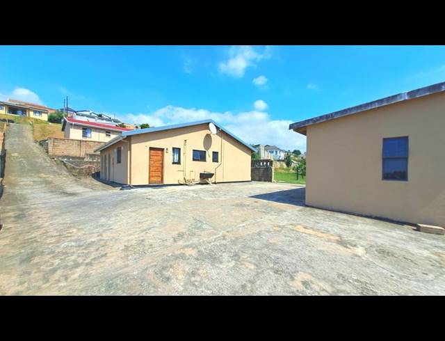 5 BEDROOM HOUSE FOR SALE IN UMLAZI Z